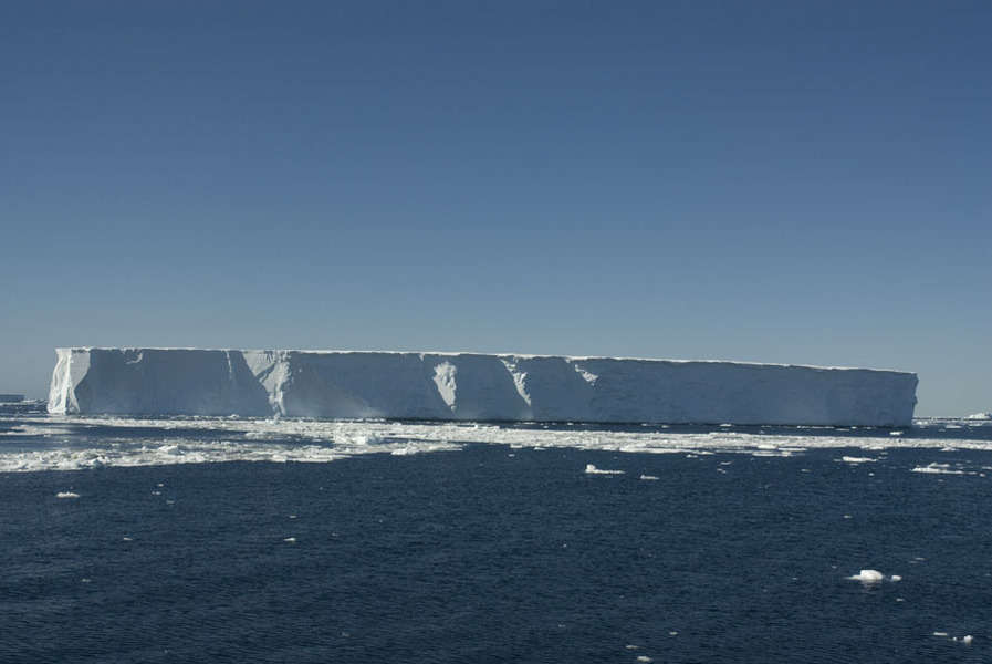 Huge, huge Tabular Iceberg